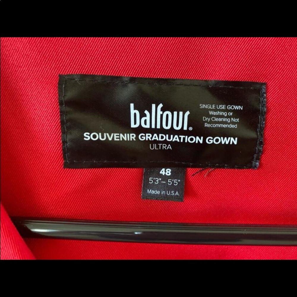 Graduation cap & gown - Picture 3 of 4